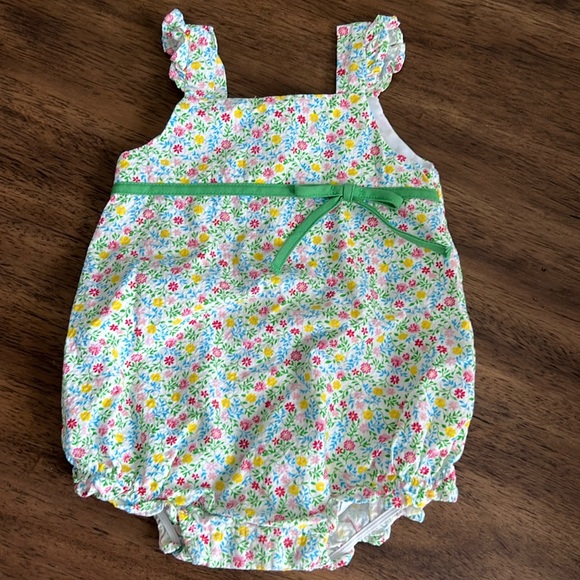 Little English floral summer bubble suit! Barely warn! - Picture 1 of 5